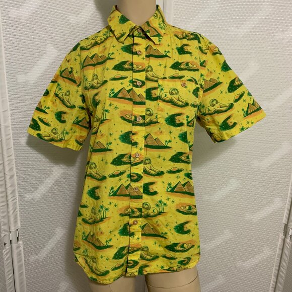Middle Of Beyond Button Down Shirt MOB Pyramid Sphinx UFO Yellow Green Mens M - Picture 1 of 4